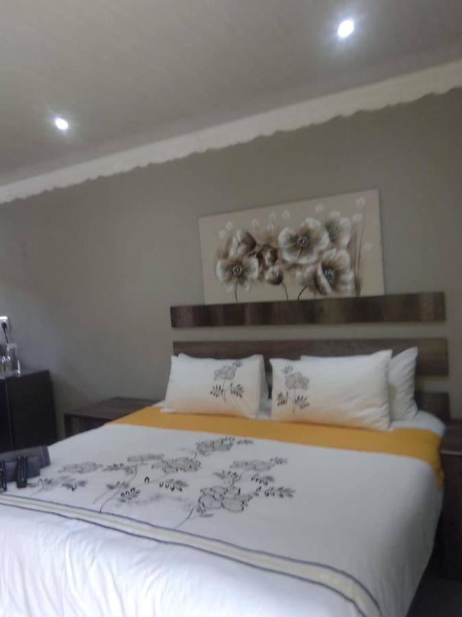 Myburgh Bed And Breakfast Клерксдорп Экстерьер фото