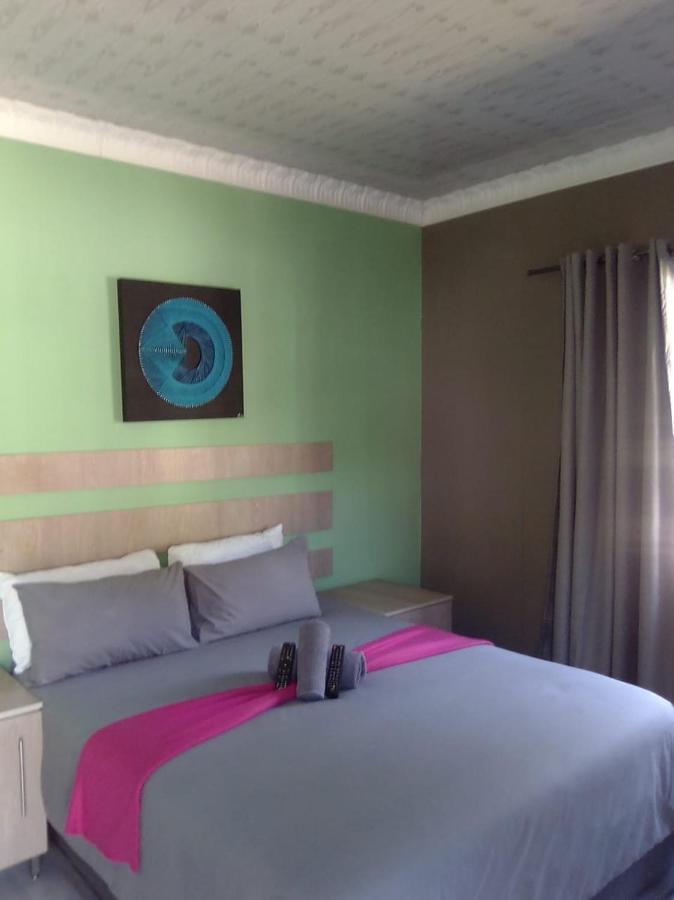 Myburgh Bed And Breakfast Клерксдорп Экстерьер фото